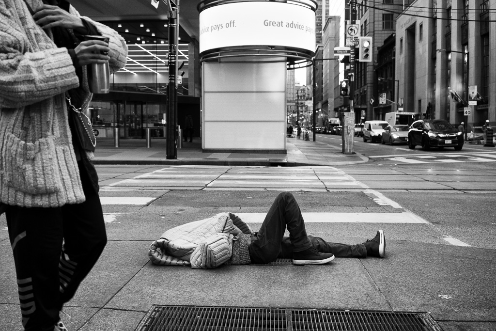 Sleeping on a warm vent at King & Bay, Toronto