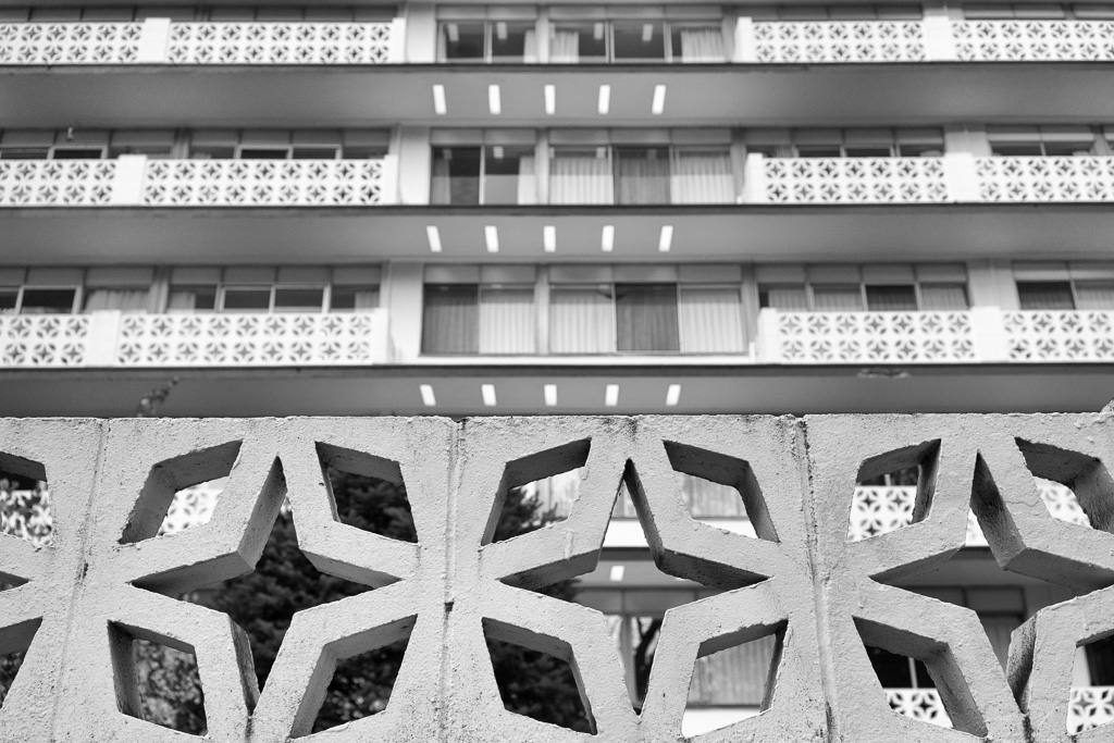 Black and white photo of an apartment building from the 1950s that incorporates mod cinder blocks.